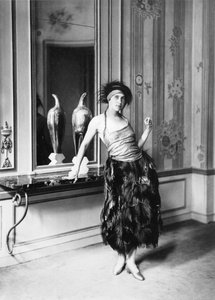 Madame Poiret in un abito di Paul Poiret, 1919